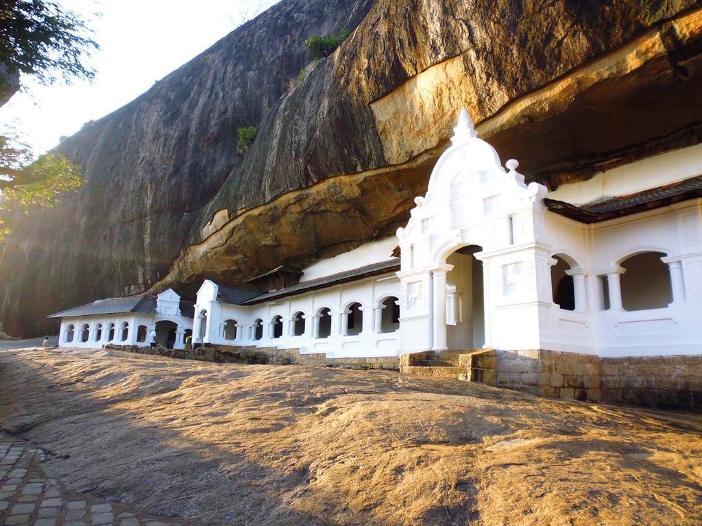 The Nilmini Lodge Sigiriya Exterior photo